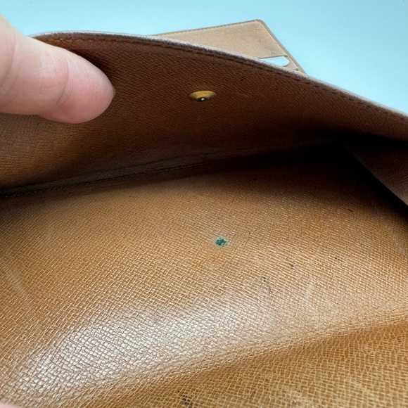 Authentic International Wallet - Picture 6 of 11